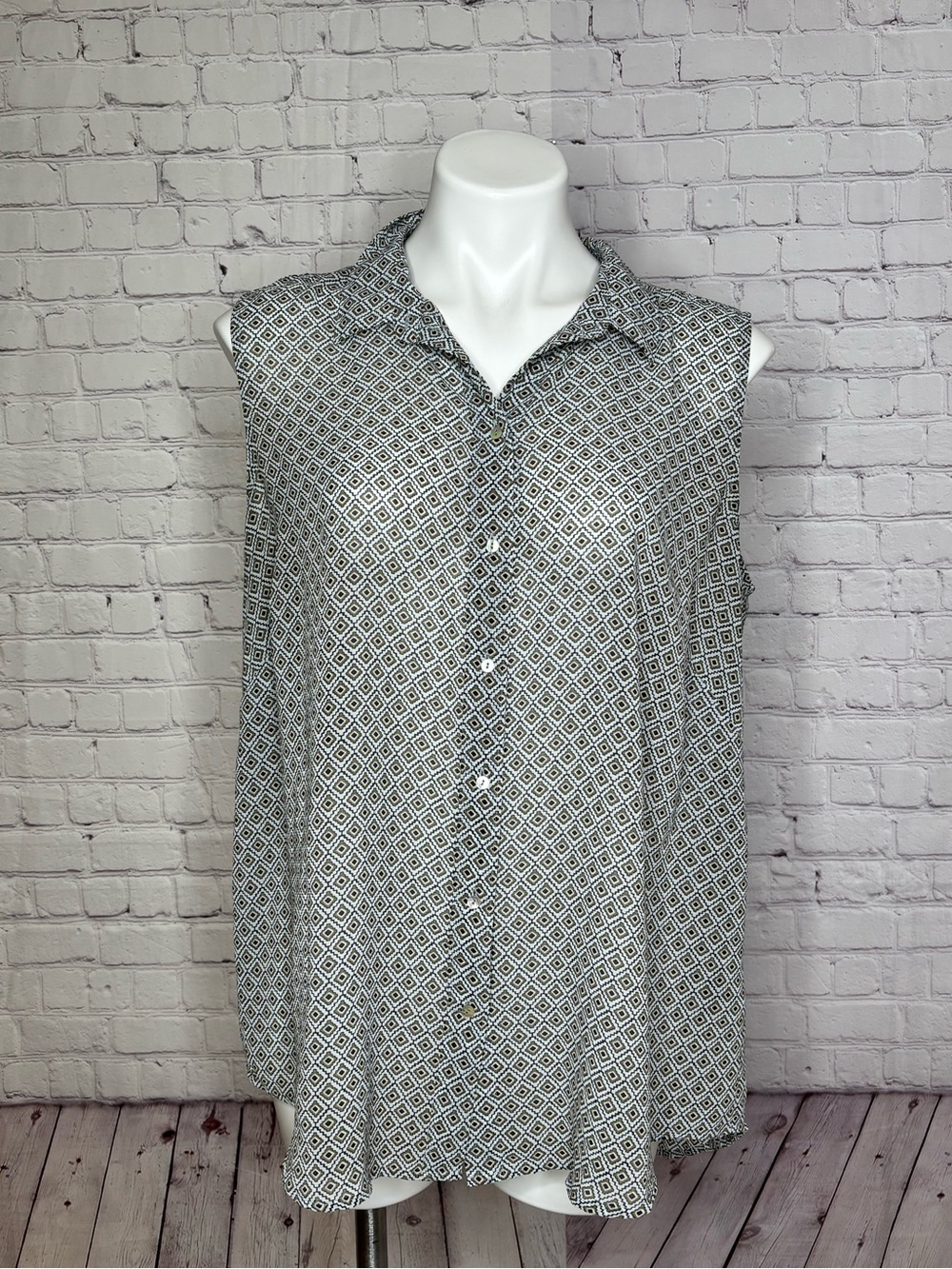 H&M Diamond Print Semi-Sheer Sleeveless Blouse Size 14